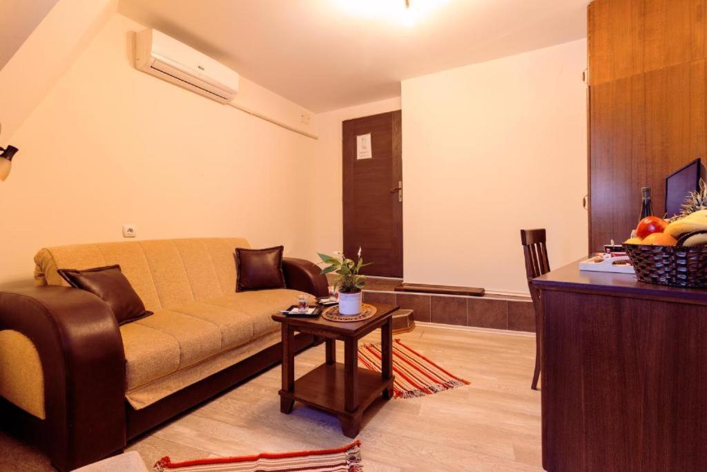 Downtown Rooms Ni Esterno foto